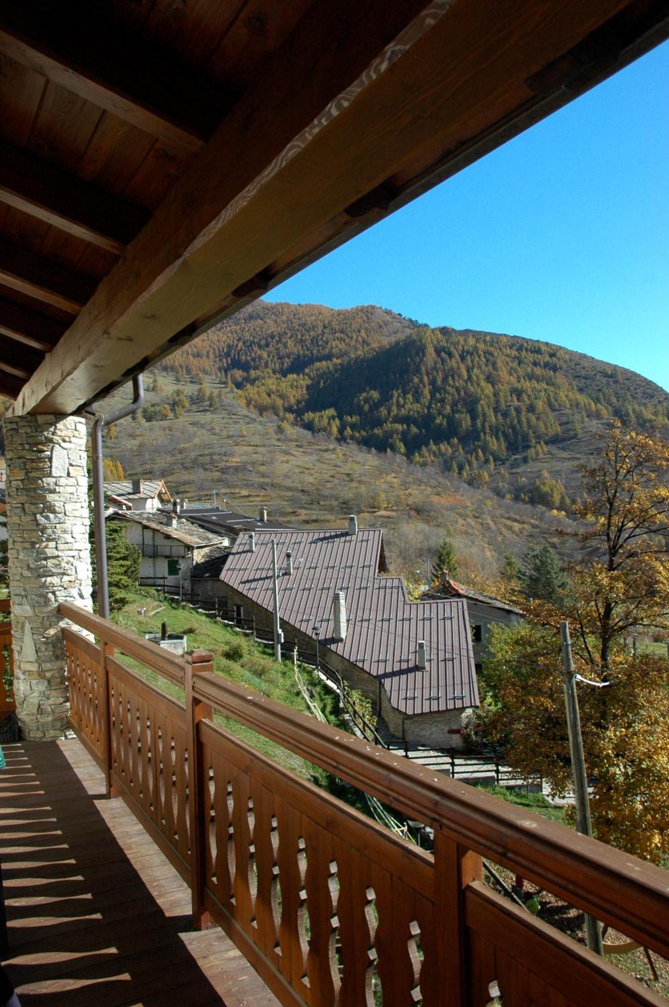 La Placette - Albergo Diffuso E Trattoria Usseaux Экстерьер фото