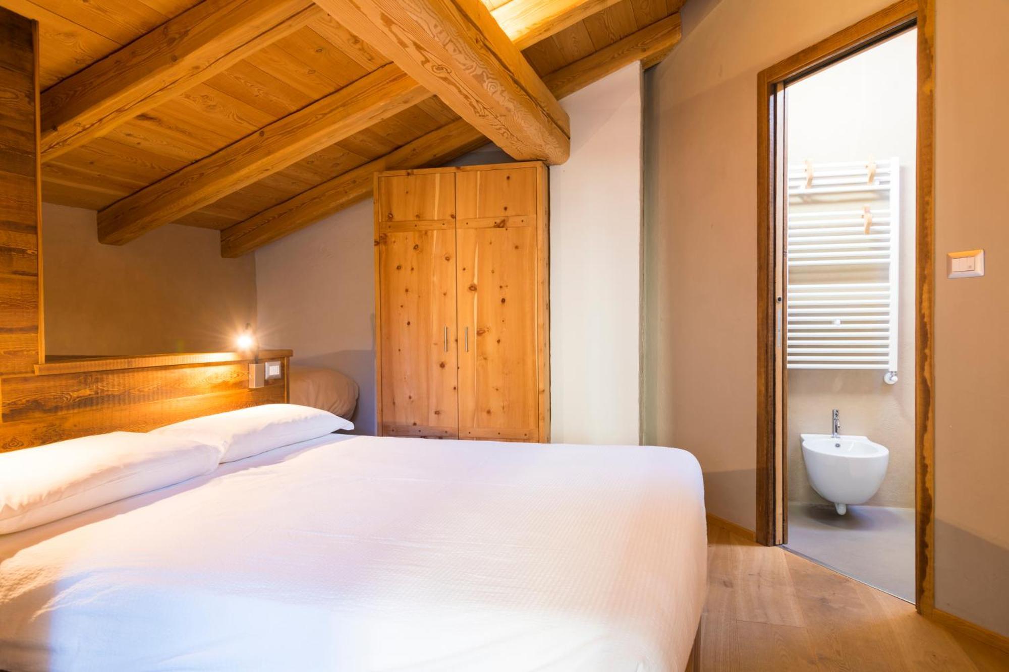 La Placette - Albergo Diffuso E Trattoria Usseaux Экстерьер фото