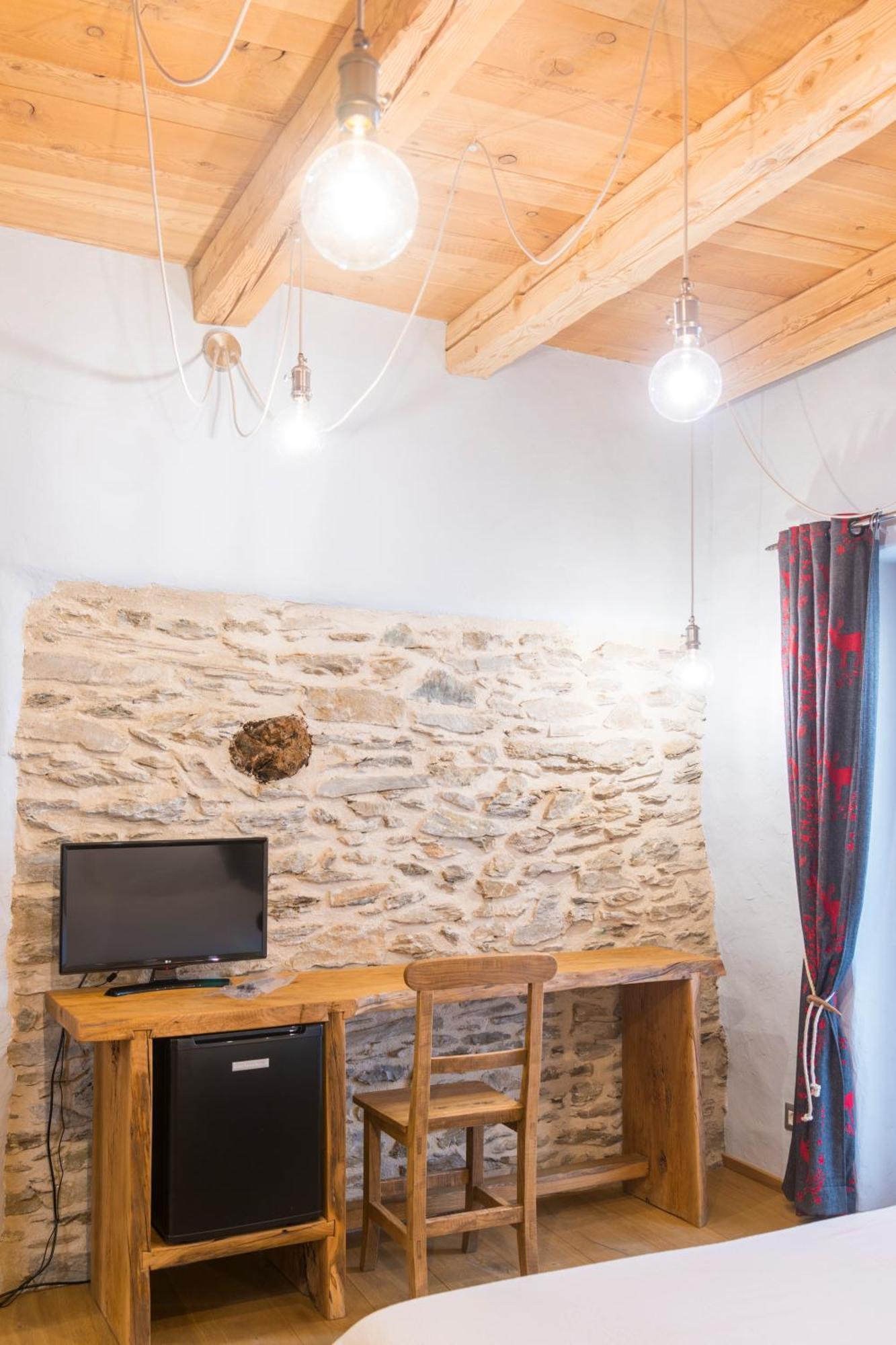 La Placette - Albergo Diffuso E Trattoria Usseaux Экстерьер фото