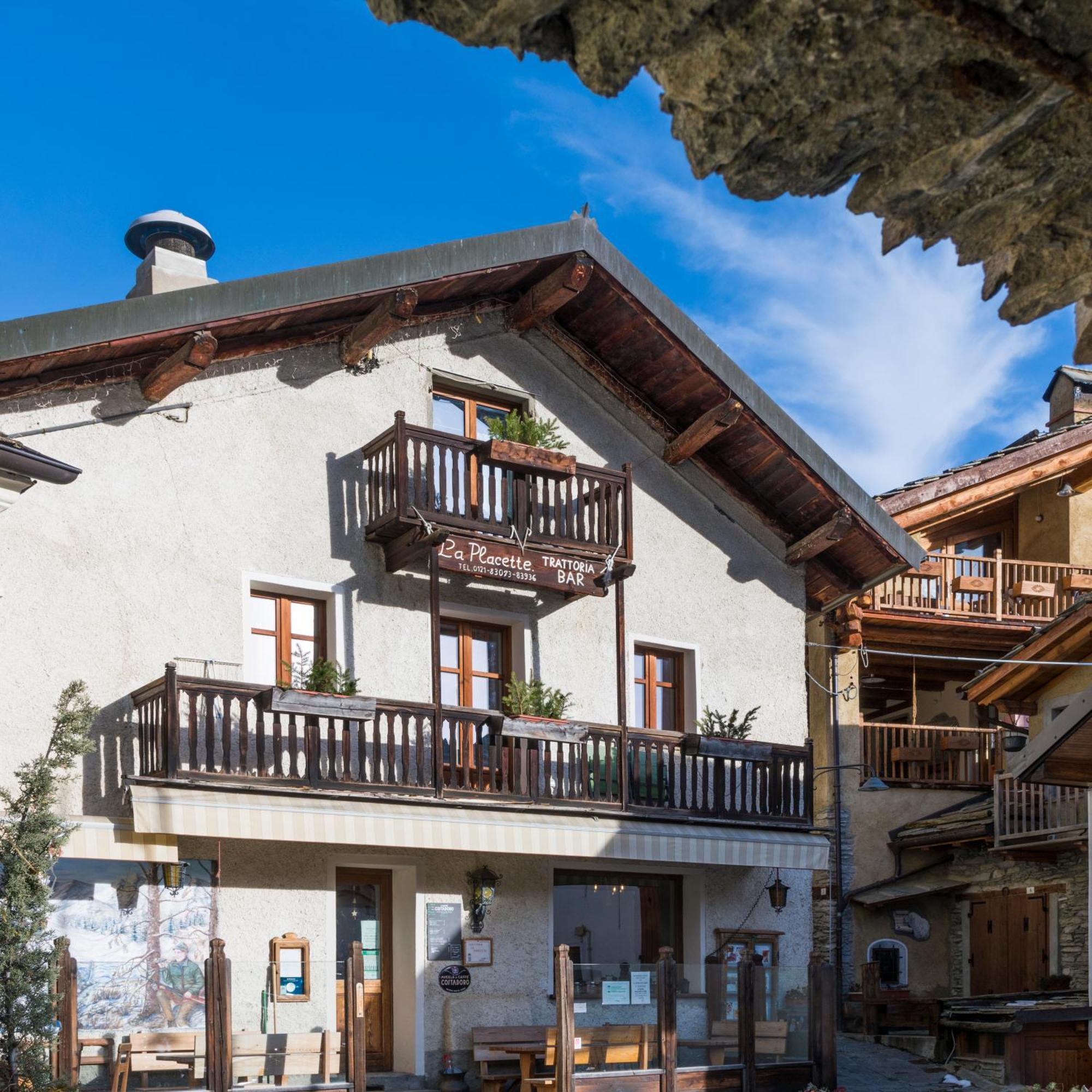 La Placette - Albergo Diffuso E Trattoria Usseaux Экстерьер фото