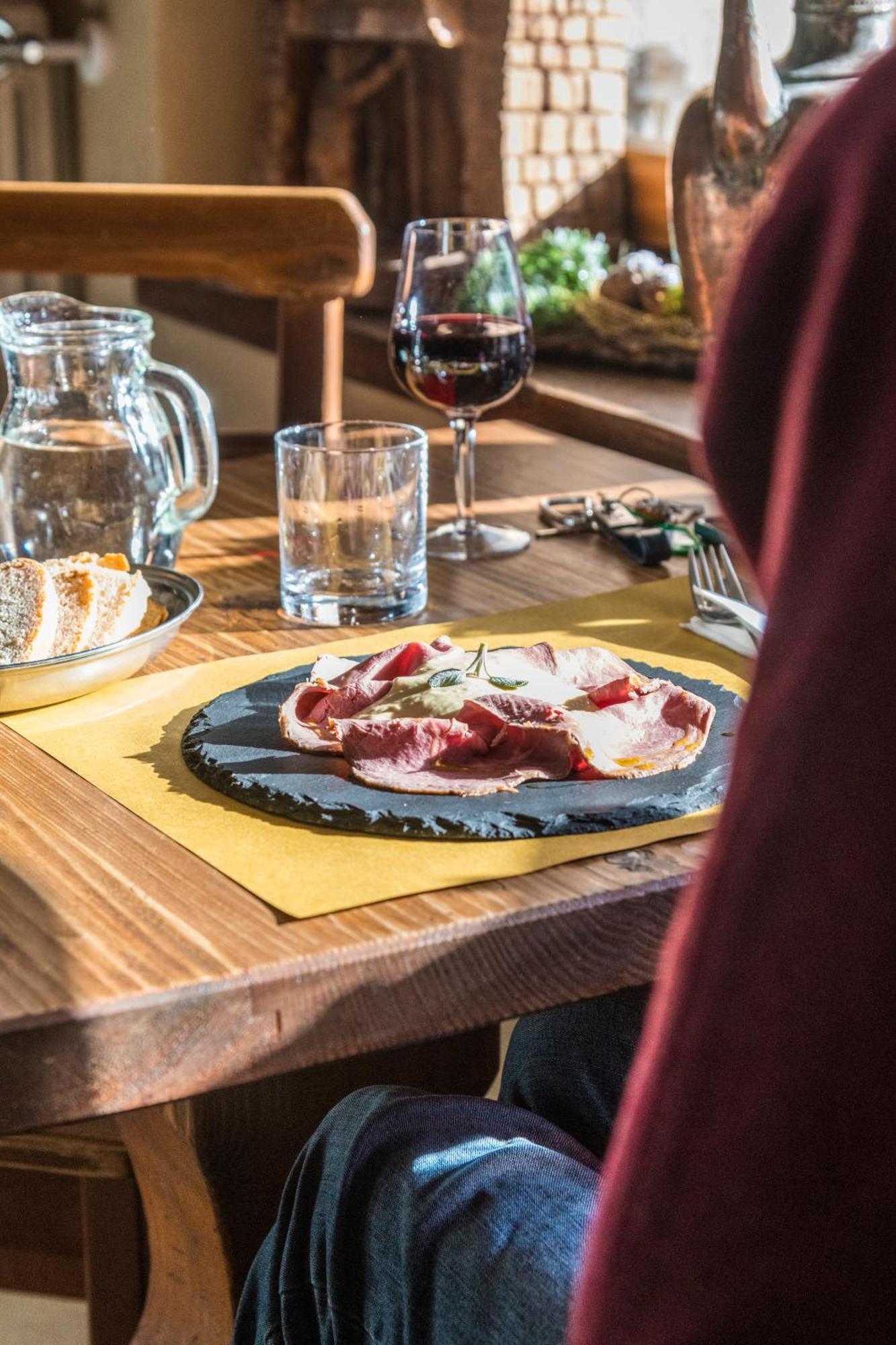 La Placette - Albergo Diffuso E Trattoria Usseaux Экстерьер фото