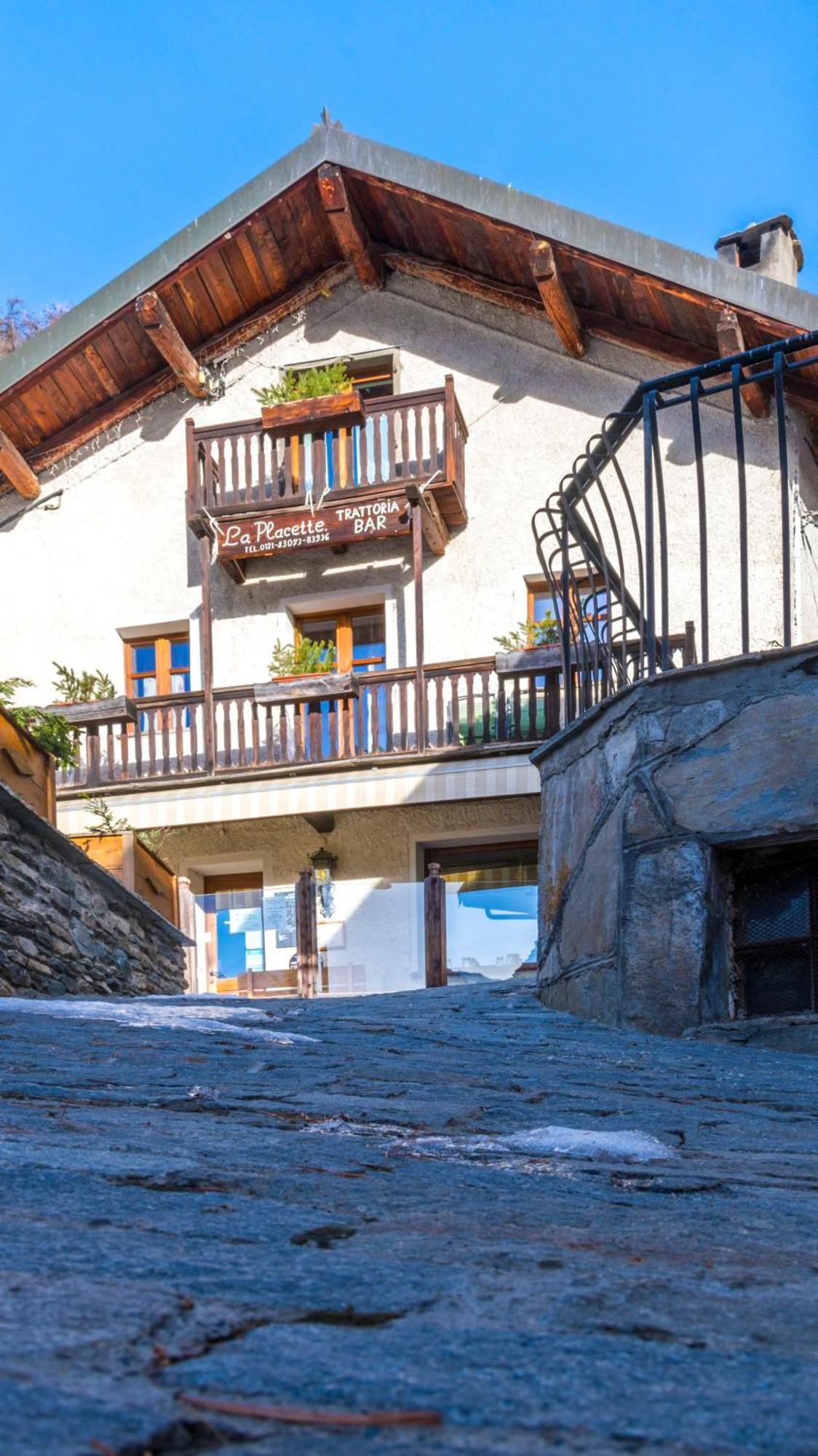 La Placette - Albergo Diffuso E Trattoria Usseaux Экстерьер фото