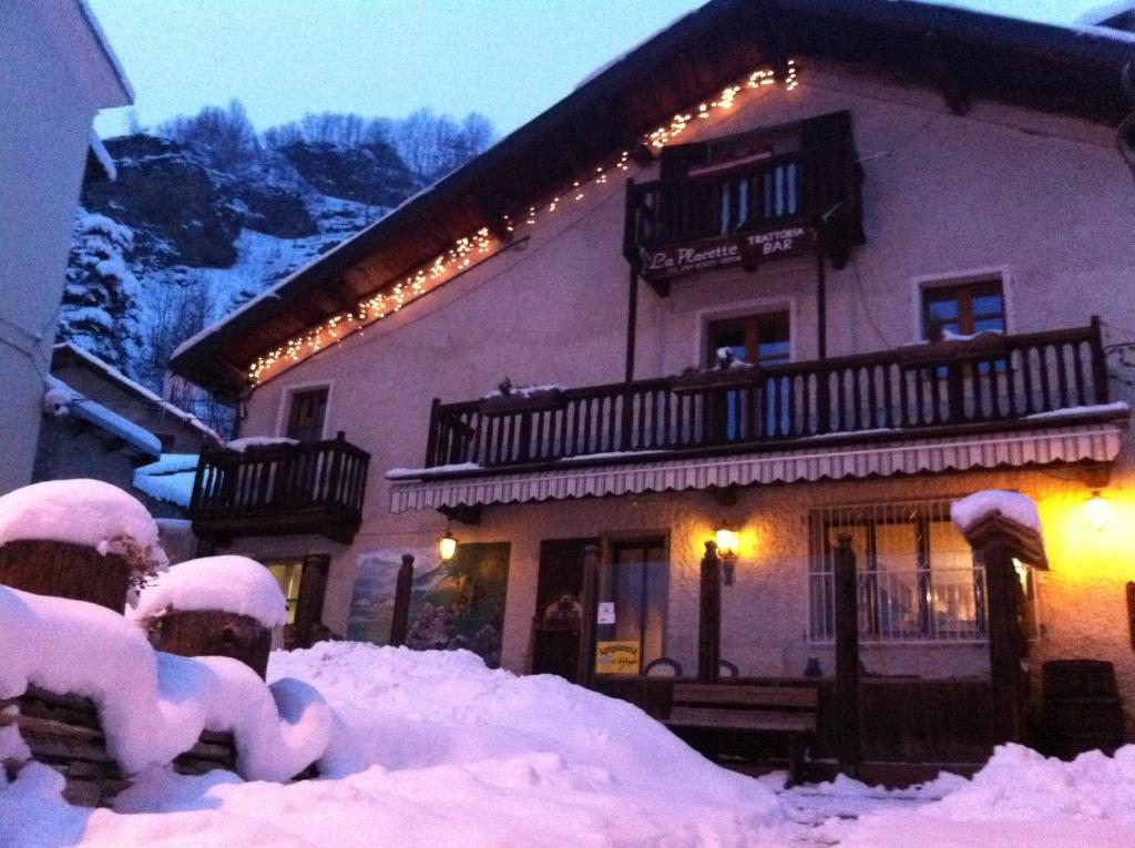 La Placette - Albergo Diffuso E Trattoria Usseaux Экстерьер фото