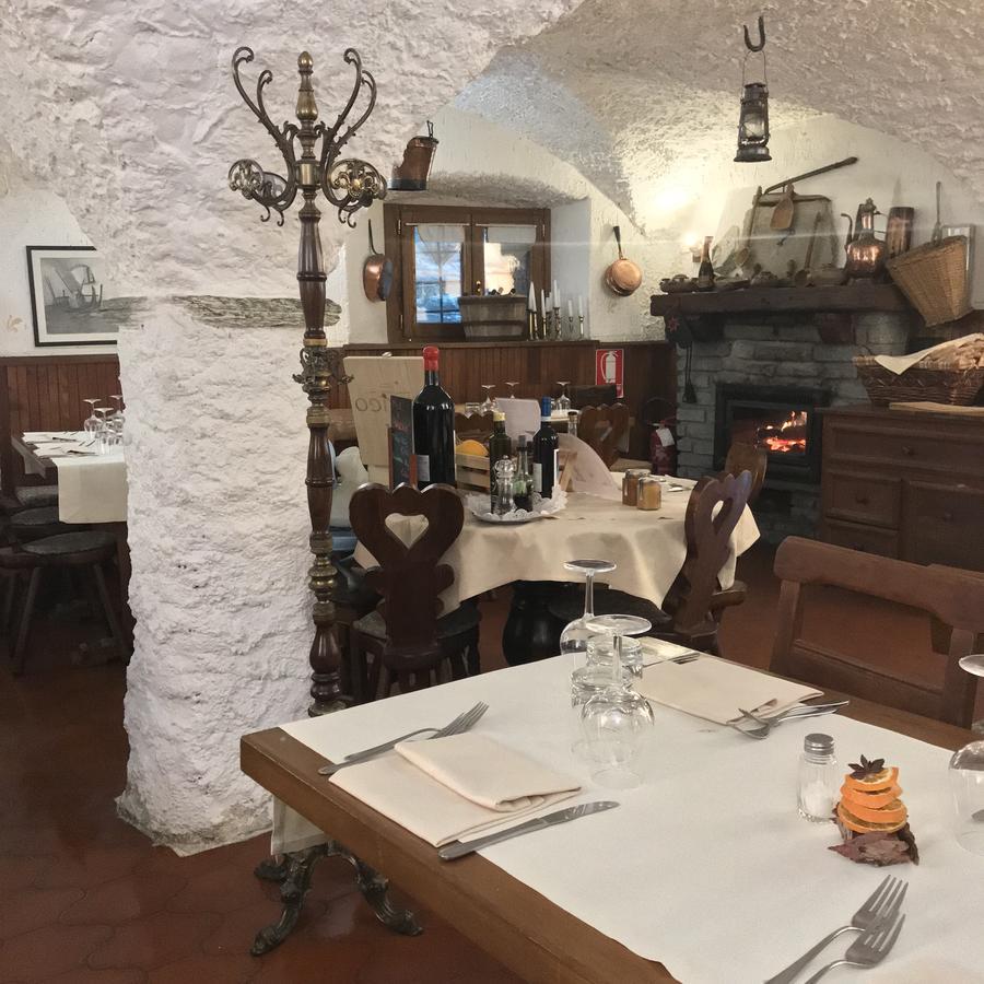 La Placette - Albergo Diffuso E Trattoria Usseaux Экстерьер фото