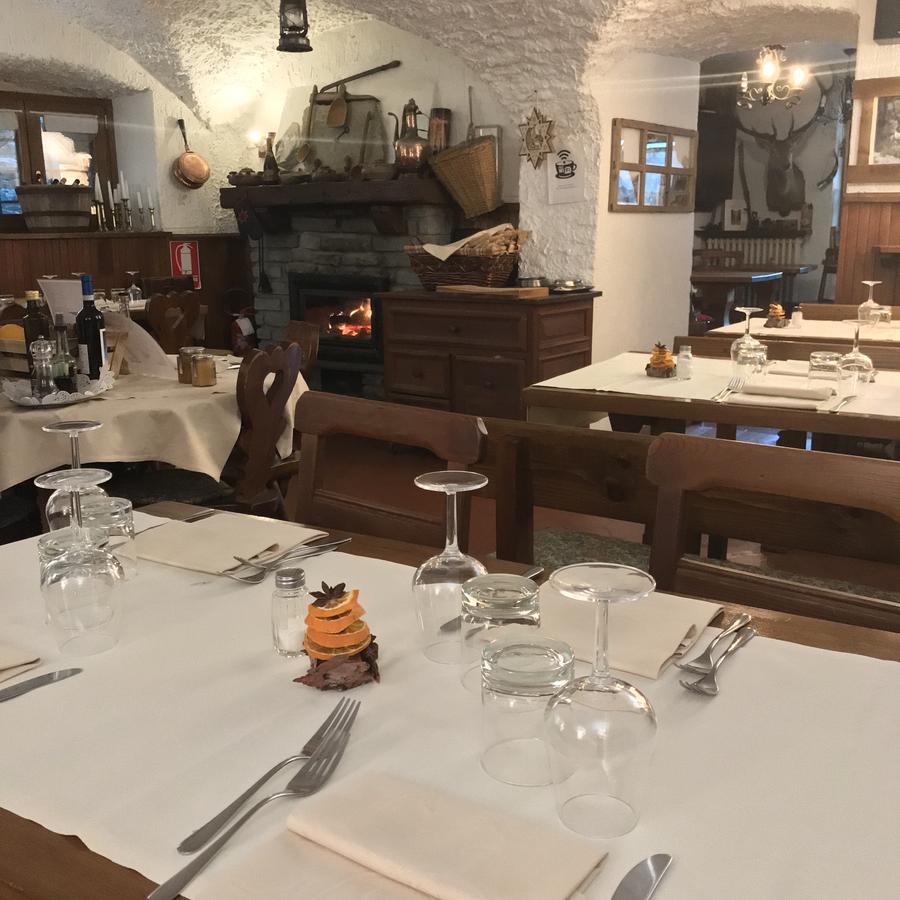 La Placette - Albergo Diffuso E Trattoria Usseaux Экстерьер фото