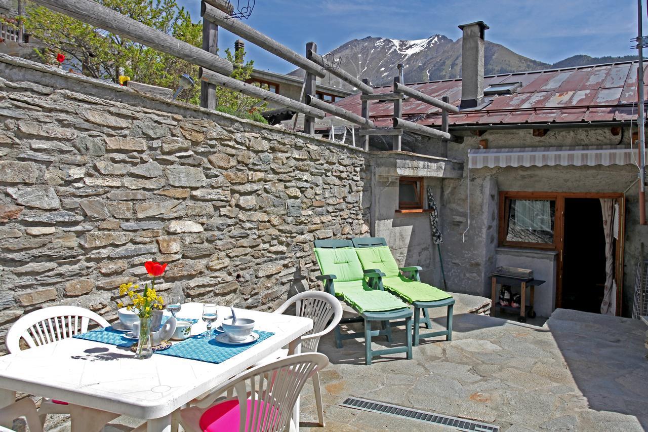 La Placette - Albergo Diffuso E Trattoria Usseaux Экстерьер фото